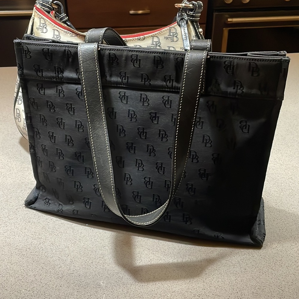 Dooney & Bourke Black and White Logo Shoulder Bag and black canvas tote bundle - Picture 11 of 16